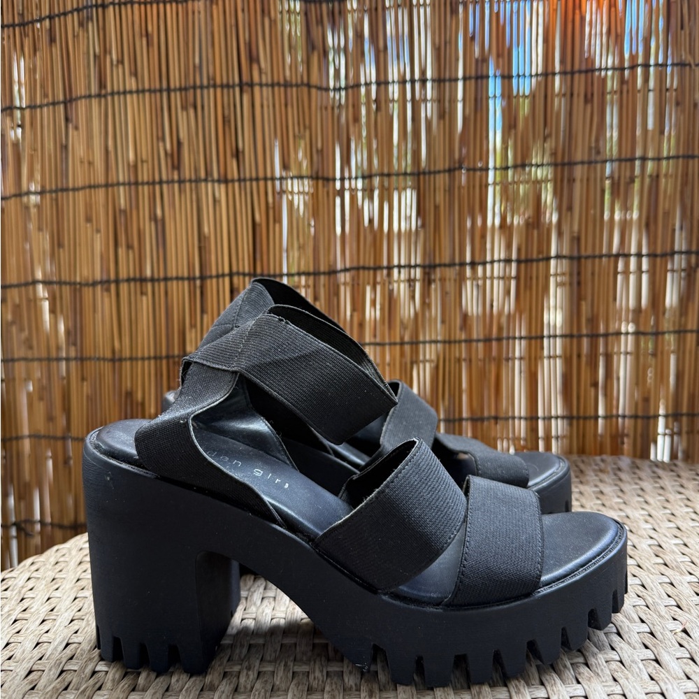Madden Girl Sohoo Black Platform Sandals